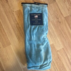 U.S. Polo Assn. Plush Throw Blanket in Blue